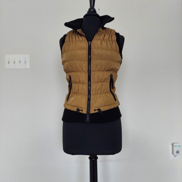 Calvin Klein vest. Size XS. Polyester body , lining and fill. - Picture 1 of 4
